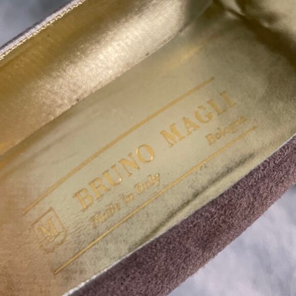 Vtg. Bruno Magli Made in Italy Sueded Tan Heels with Gold Dash detailing  SZ 9 - Picture 6 of 11